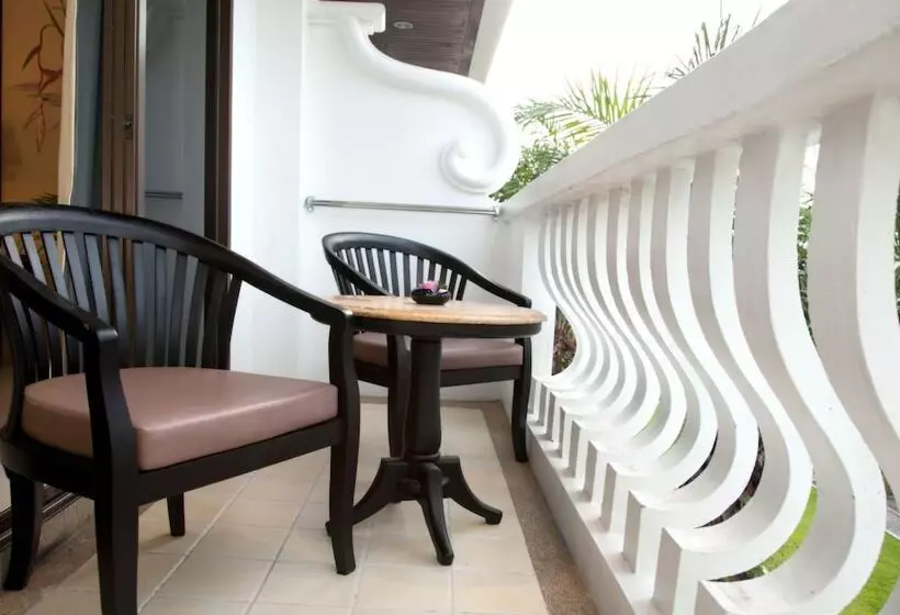 اتاق لوکس با بالکن, The Old Phuket   Karon Beach Resort   Sha Plus