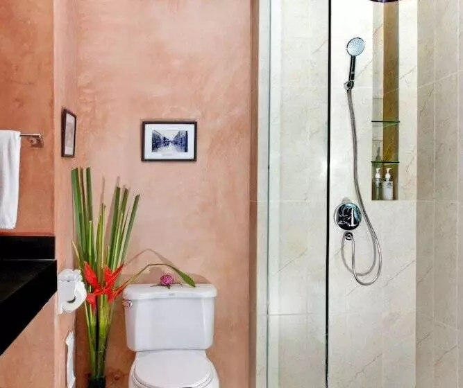اتاق لوکس با بالکن, The Old Phuket   Karon Beach Resort   Sha Plus