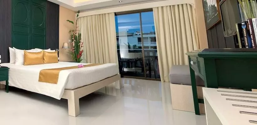 اتاق لوکس با بالکن, The Old Phuket   Karon Beach Resort   Sha Plus