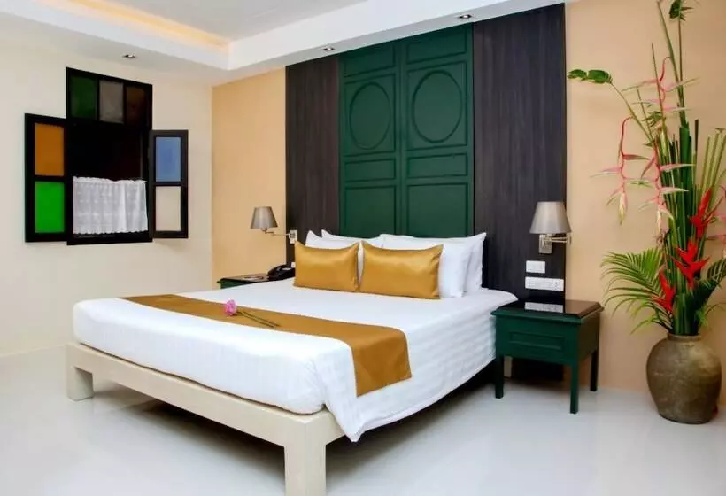 اتاق لوکس با بالکن, The Old Phuket   Karon Beach Resort   Sha Plus