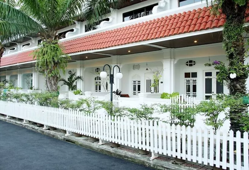 اتاق لوکس با تراس, The Old Phuket   Karon Beach Resort   Sha Plus