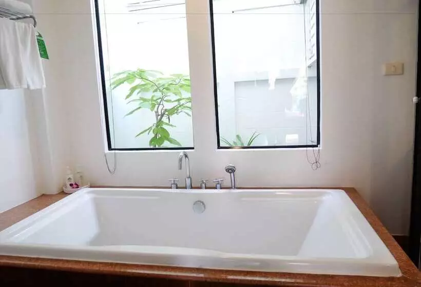 اتاق لوکس با تراس, The Old Phuket   Karon Beach Resort   Sha Plus