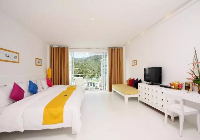اتاق لوکس با چشم‌انداز استخر, The Old Phuket   Karon Beach Resort   Sha Plus