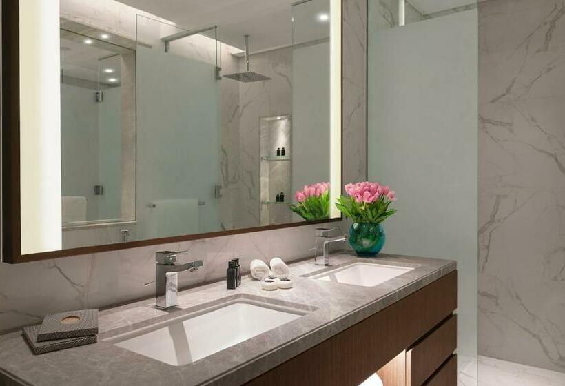 带大床的标准间, Al Jaddaf Rotana Suite