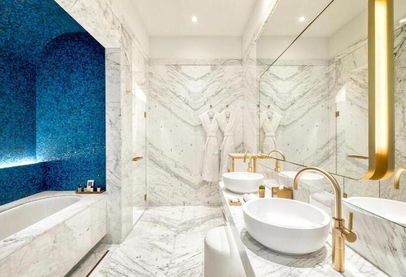 带城市景观的套间, Matild Palace, A Luxury Collection