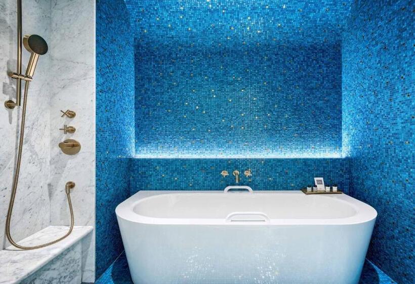 带城市景观和大床的豪华房间, Matild Palace, A Luxury Collection