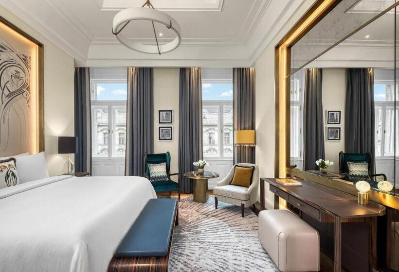 带城市景观和大床的豪华房间, Matild Palace, A Luxury Collection