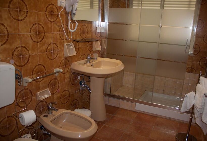 Трехместный Номер Deluxe с Видом, B&b Lighea