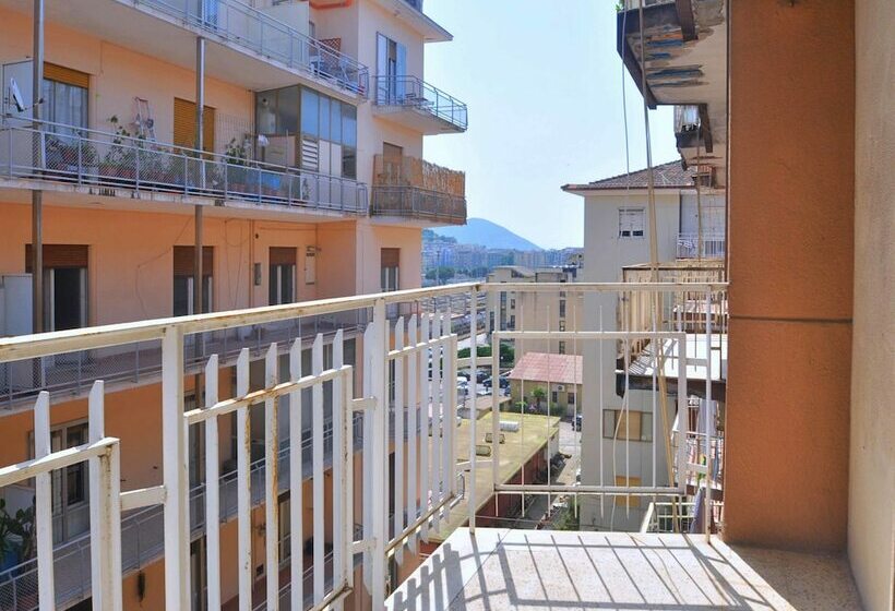 اتاق خانوادگی, B&b Manzo 11