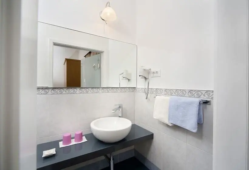 Huoneisto 1 Makuuhuone, Garni Villa Tyrol   Adults Only