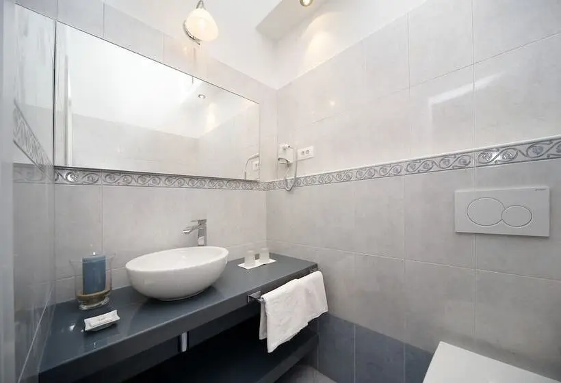 Huoneisto 1 Makuuhuone, Garni Villa Tyrol   Adults Only