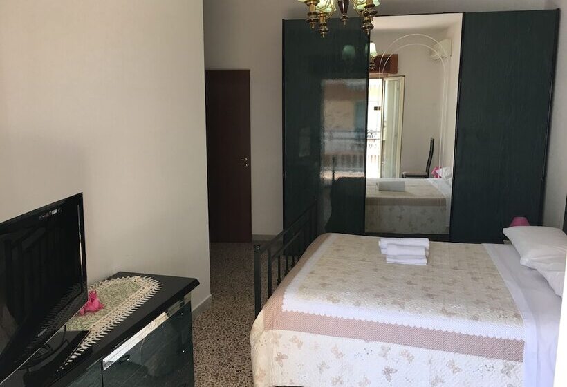 اتاق استاندارد سه نفره, B&b Crotone