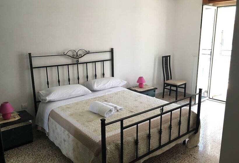 اتاق استاندارد سه نفره, B&b Crotone