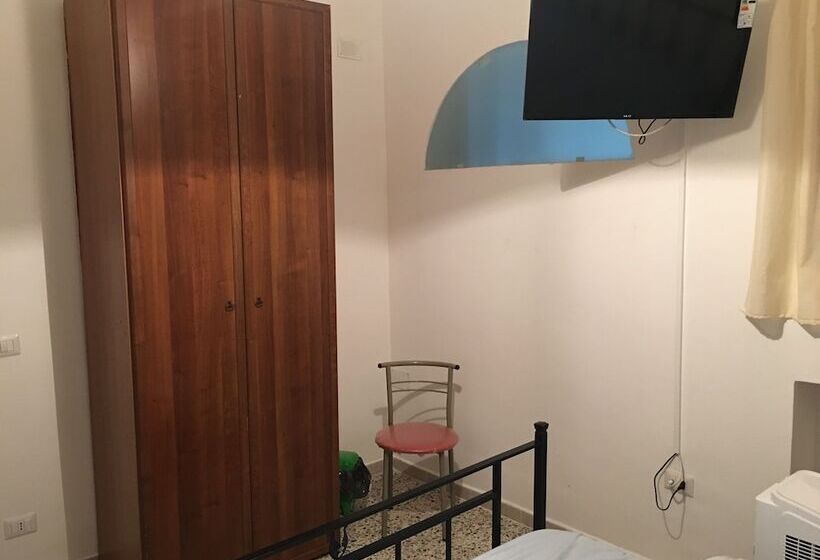 اتاق استاندارد با سرویس بهداشتی مشترک, B&b Crotone