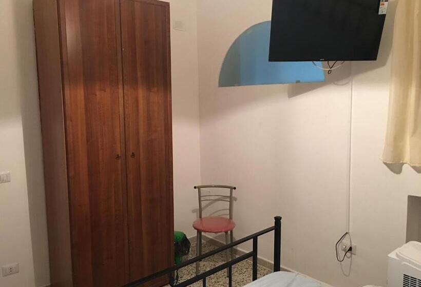 اتاق استاندارد با سرویس بهداشتی مشترک, B&b Crotone