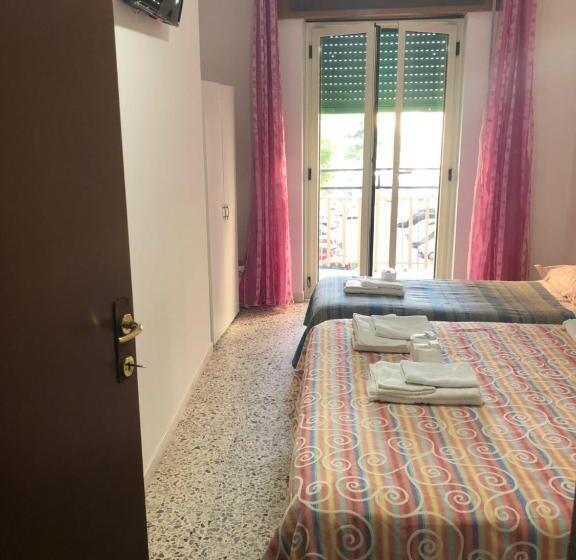 اتاق استاندارد سه نفره, B&b Crotone