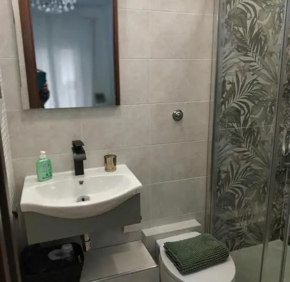 اتاق استاندارد سه تخته با بالکن, Tilde B&b