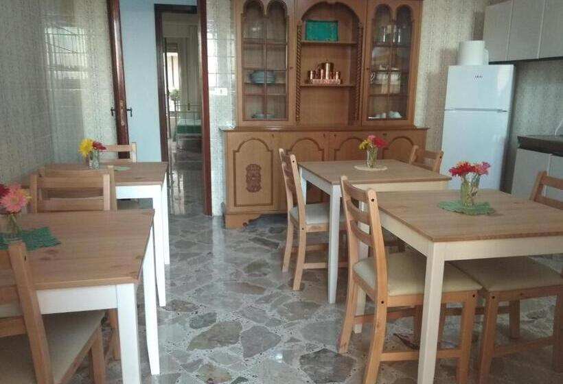 חדר סטנדרט לשלושה עם מרפסת, Tilde B&b