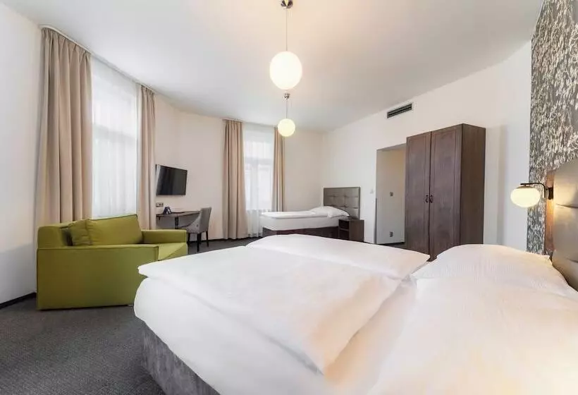 Standard Neljän Hengen Huone, Ea Hotel Victoria