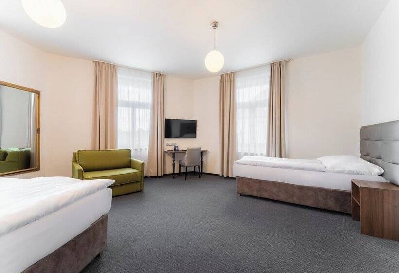 Standard Quadruple Room, Ea Hotel Victoria