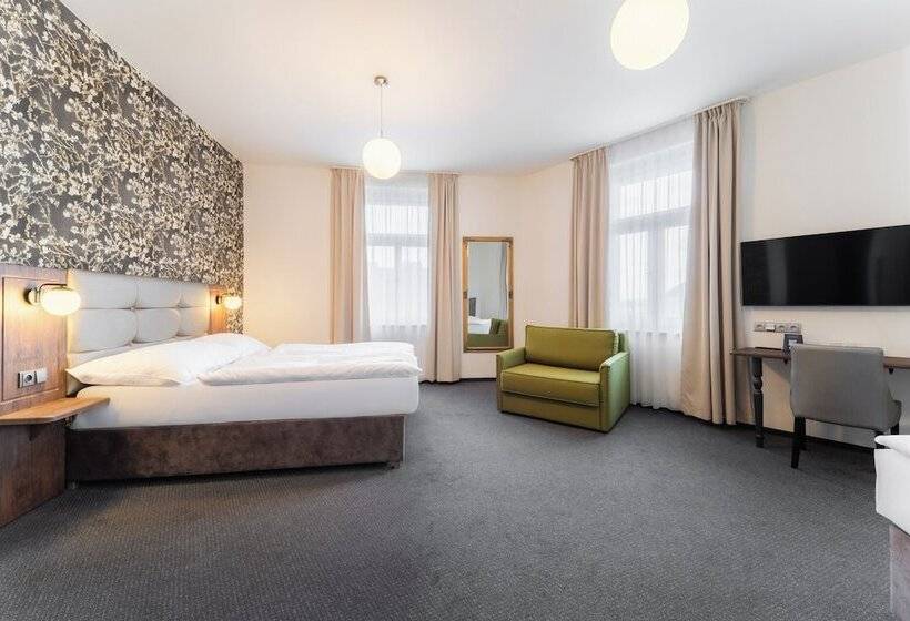 Standard Quadruple Room, Ea Hotel Victoria