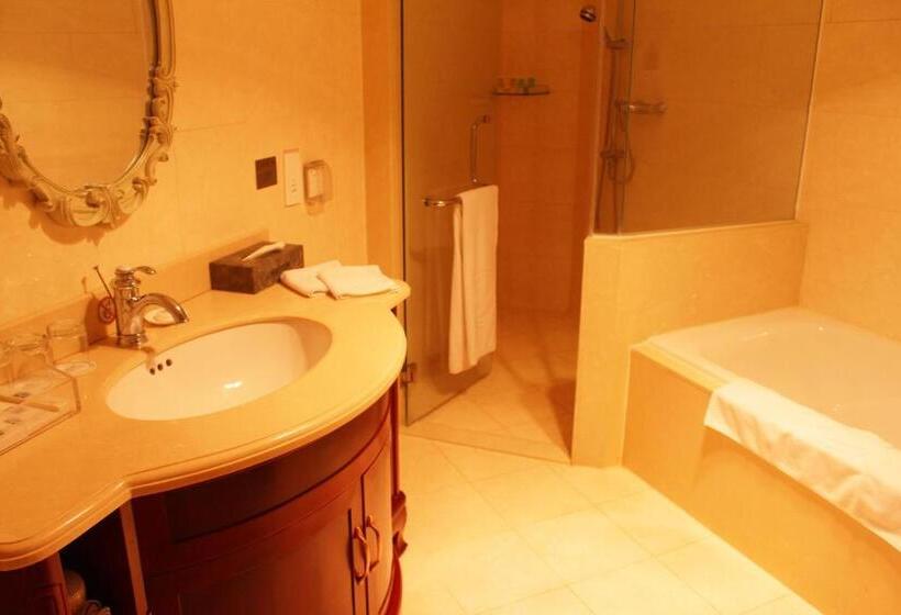 سوییت لوکس, Beijing Continental Grand