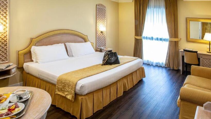 מיטת קינג בסוויטה, Best Western Park Hotel Roma Nord