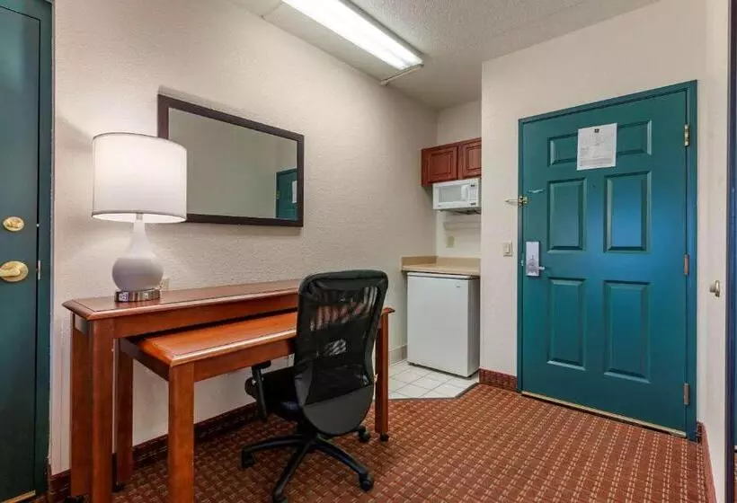 سوییت جونیور, Clarion Suites At The Alliant Energy Center