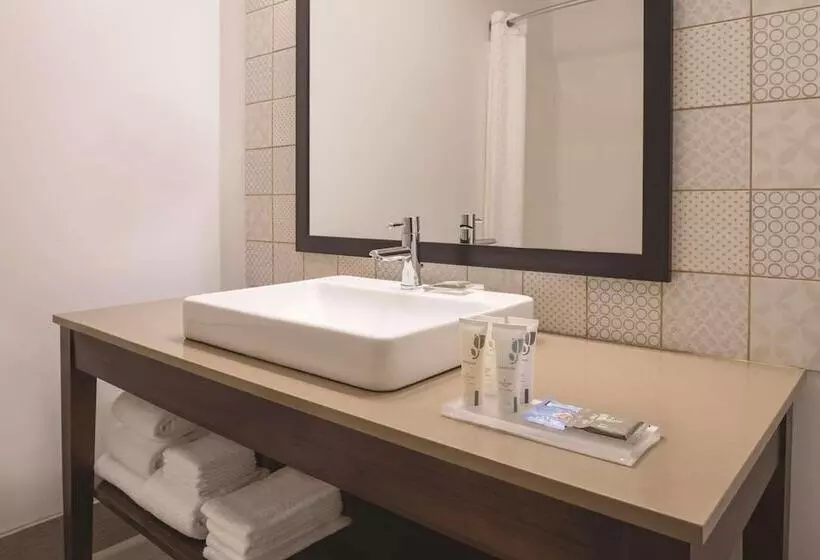 Sviitti, Country Inn & Suites By Radisson, Galena, Il