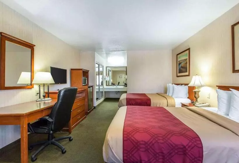 ２ダブルベッドのスタンダードルーム, Econo Lodge Inn & Suites Riverside  Corona