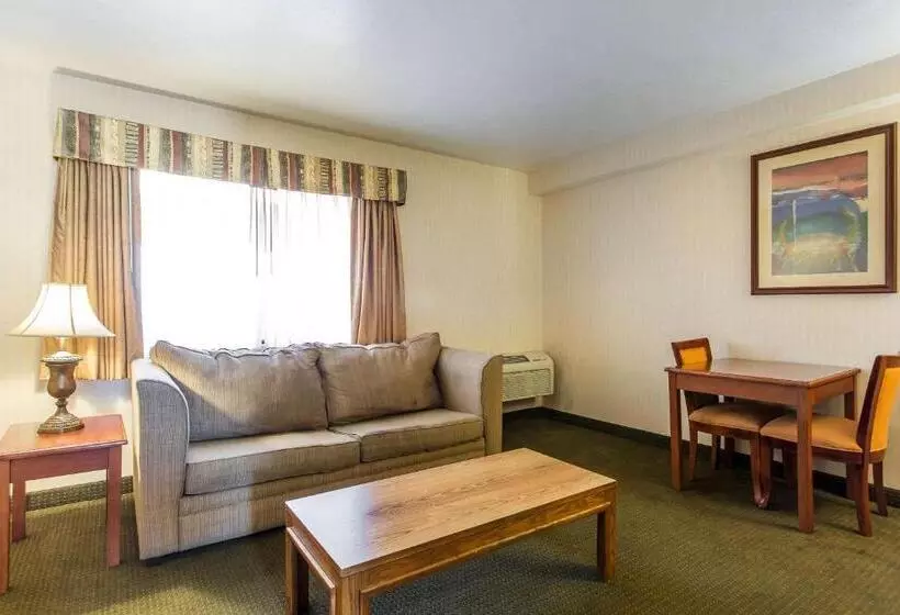 キングサイズベッドのスイートルーム, Econo Lodge Inn & Suites Riverside  Corona