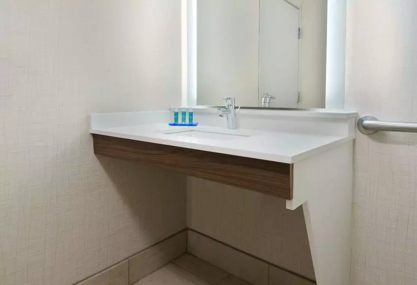 身障者適用スイートルーム, Holiday Inn Express & Suites   Columbus Airport East, An Ihg