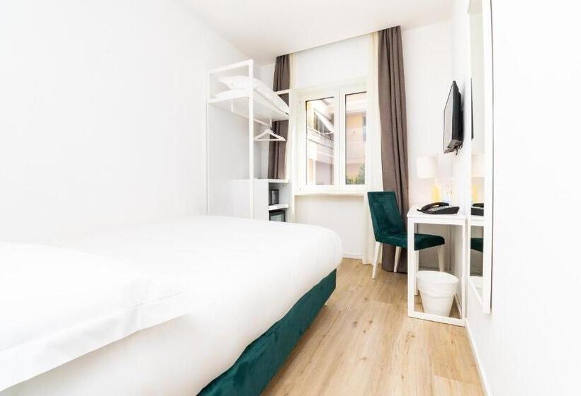 اتاق استاندارد یک نفره, Isabella Sorrento