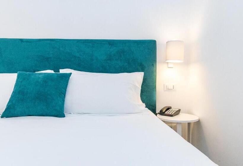 اتاق راحتی, Isabella Sorrento