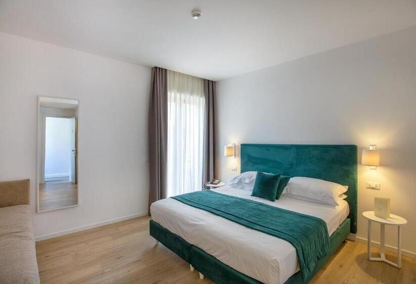 اتاق راحتی, Isabella Sorrento