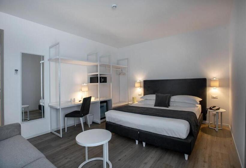 اتاق راحتی, Isabella Sorrento