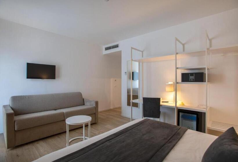 اتاق راحتی, Isabella Sorrento