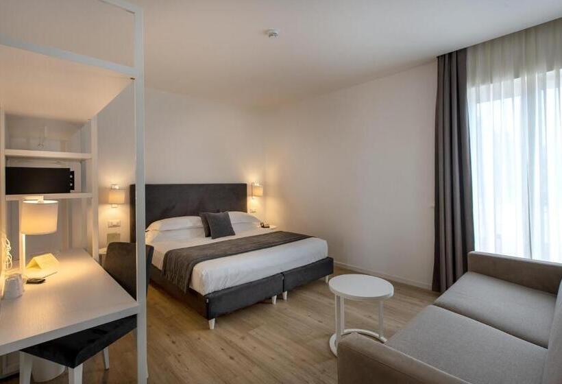 اتاق راحتی, Isabella Sorrento