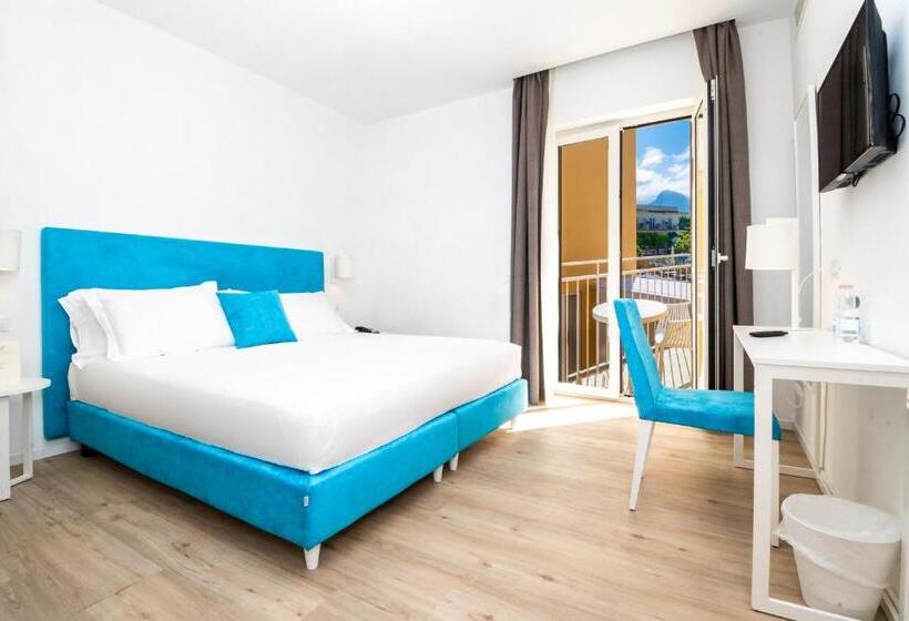 اتاق استاندارد با بالکن, Isabella Sorrento