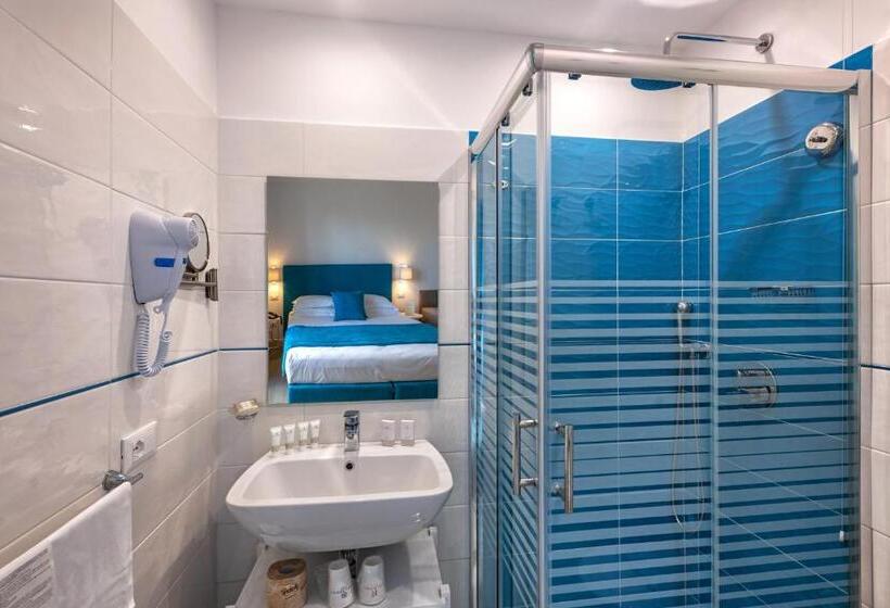 اتاق کلاسیک سه تخته, Isabella Sorrento