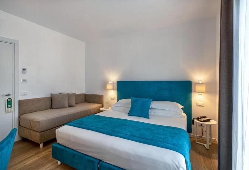 اتاق کلاسیک سه تخته, Isabella Sorrento