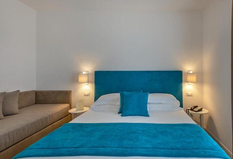 اتاق کلاسیک سه تخته, Isabella Sorrento