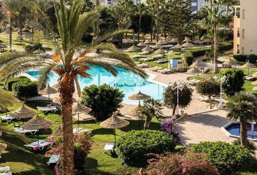 اتاق استاندارد سه تخته با چشم‌انداز استخر, Royal Kenz Thalasso & Spa