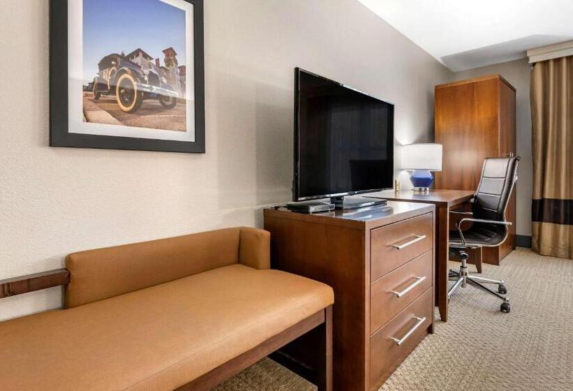 Номер Стандарт Кровать Кинг Адаптированный для Инвалидов, Spark By Hilton St. Augustine I 95