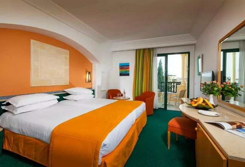 اتاق استاندارد سه تخته با چشمانداز استخر, Royal Kenz Thalasso & Spa