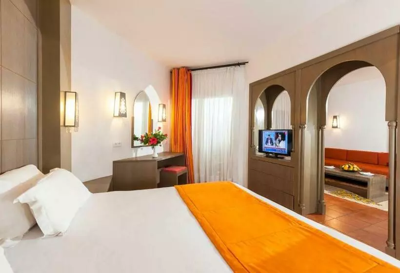 اتاق استاندارد سه تخته با چشمانداز استخر, Royal Kenz Thalasso & Spa