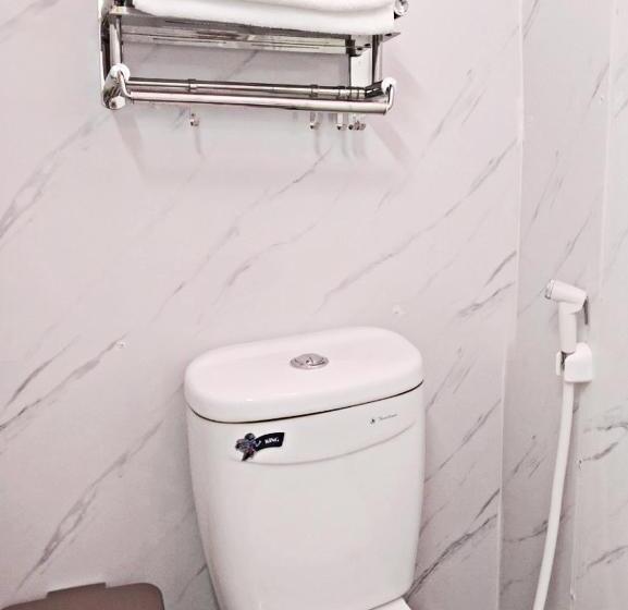 اتاق استاندارد با سرویس بهداشتی مشترک, Nhà Nghỉ K House