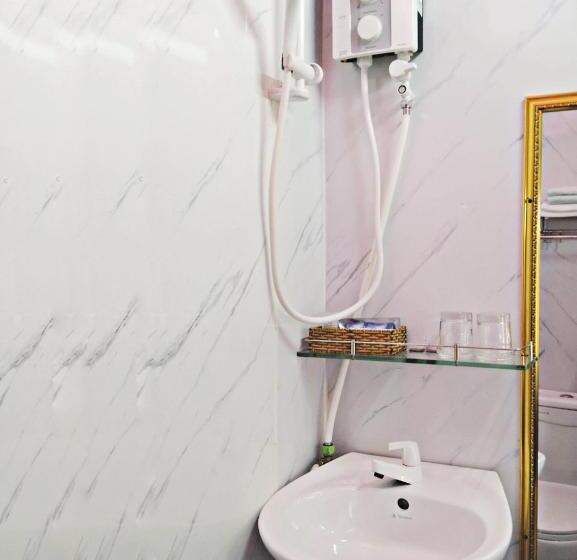 اتاق استاندارد با سرویس بهداشتی مشترک, Nhà Nghỉ K House