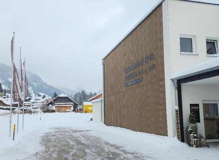 חדר סטנדרט, Pension Fein & Sein