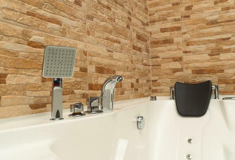 标准间带漩涡浴缸, Taranto Mn Place